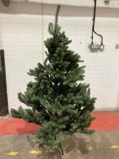 Lot 77  
            Birmingham SR103  - Collection or Optional Delivery Available 

                
THE WHITE COMPANY 5FT PINE CHRISTMAS TREE
