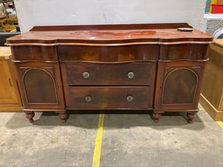 Lot 102  
            Birmingham - Collection Only 

                
S DRAW AND CUPBOARD SIDEBOARD