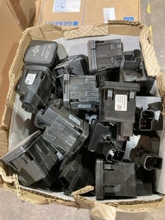 Lot 167  
            Birmingham - Collection Only 

                
QTY OF AC POWER OUTLETS FOR A CAR