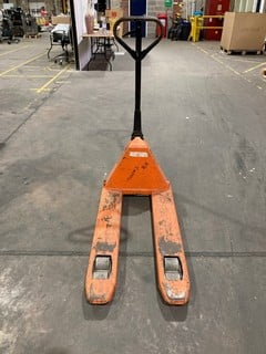 Lot 172  
            Birmingham - Collection Only 

                
EURO PALLET TRUCK