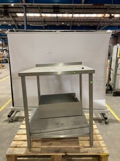 Lot 19  
            Birmingham - Collection Only 

                
STAINLESS FOOD PREP TABLE