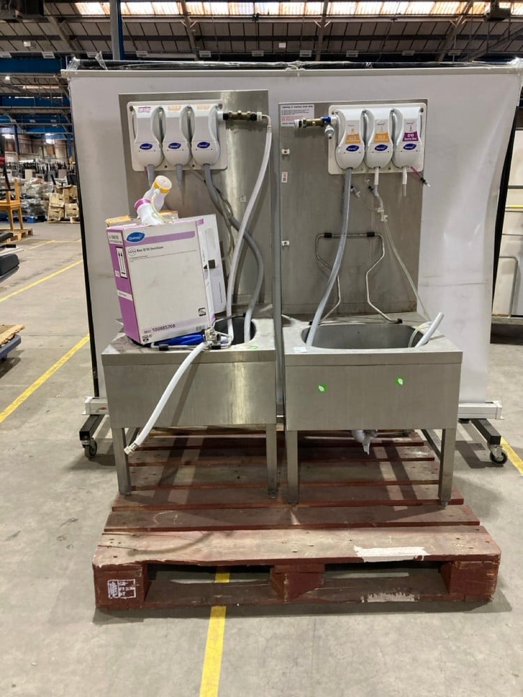 Lot 20  
            Birmingham - Collection Only 
                
X2 COMMERCIAL STAINLESS STEEL SINKD