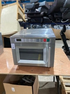 Lot 23  
            Birmingham - Collection Only 

                
COMMERCILA MICROWAVE