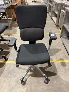 Lot 27  
            Birmingham - Collection Only 

                
X4 BLACK OFFICE CHAIRS