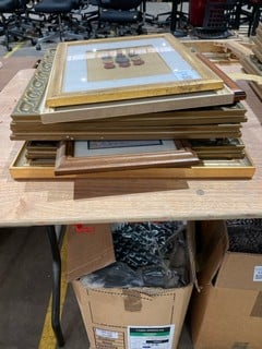 Lot 30  
            Birmingham - Collection Only 

                
ASSORTMENT OF FRAMED PHOTOS
