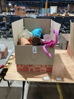 Lot 38  
            Birmingham - Collection Only 

                
ASSORTMENT OF HOME DECOR INCULDE SOFT PHEASANT