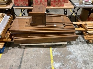Lot 50  
            Birmingham - Collection Only 

                
ASSORTMENT OF WARDROBE PARTS