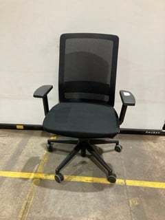 Lot 86  
            Birmingham - Collection Only 

                
2 X BLACK OFFICE CHAIRS