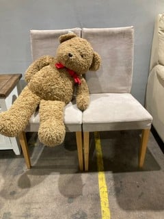 Lot 96  
            Birmingham - Collection Only 

                
2 X DINING CHAIRS
