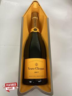 Lot 3  
            Birmingham SR110 - Optional Home Delivery 

                
VEUVE CLICQUOT CHAMPAGNE BRUT VOL 12.5% 750ML.(WE OPERATE A CHALLENGE 25 POLICY -...