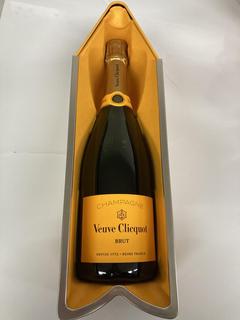 Lot 8  
            Birmingham SR110 - Optional Home Delivery 

                
VEUVE CLICQUOT CHAMPAGNE BRUT VOL 12.5% 750ML.(WE OPERATE A CHALLENGE 25 POLICY -...