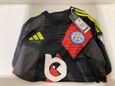 Lot 100  
            BIRMINGHAM SR111 - PARCEL DELIVERY ONLY 

                
LEICESTER CITY GOALKEEPER JERSEY BLACK T24 LARGE.