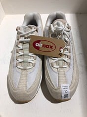Lot 10  
            BIRMINGHAM SR111 - PARCEL DELIVERY ONLY 

                
NIKE X LEVI’S AIR MAX 95 OG “LIGHT OREWOOD BROWN “ TRAINERS SIZE UK9.