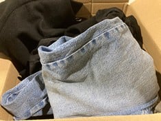 Lot 113  
            BIRMINGHAM SR111 - PARCEL DELIVERY ONLY 

                
19 ASSORTED LADIES ITEMS TO INCLUDE 4 PAIRS OF SHOES.