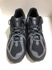 Lot 14  
            BIRMINGHAM SR111 - PARCEL DELIVERY ONLY 

                
NEW BALANCE 1906 TRAINER BLACK..SIZE 12.5.
