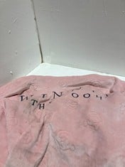 Lot 151  
            BIRMINGHAM SR111 - PARCEL DELIVERY ONLY 

                
20 X WOMEN’S CLOTHING TO INCLUDE H & M WHITE SUIT SIZE UK M.