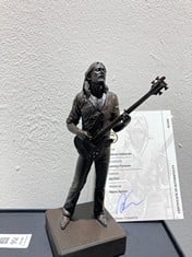 Lot 156  
            BIRMINGHAM SR111 - PARCEL DELIVERY ONLY 

                
SCULPTURE KENNY FOREVER MATERIAL NANO NYLON ARTIST ANDREW EDWARDS 42 OF 250 MADE.