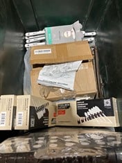 Lot 160  
            BIRMINGHAM SR111 - PARCEL DELIVERY ONLY 

                
14X TOOLS DIY TOOLS TO INCLUDE HARRIS PAINT BRUSHES.