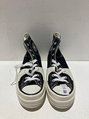 Lot 171  
            BIRMINGHAM SR111 - PARCEL DELIVERY ONLY 

                
1X CONVERSE ALL STARS UK SIZE 9.