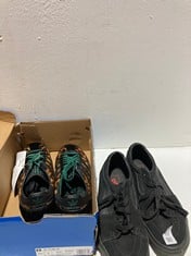 Lot 172  
            BIRMINGHAM SR111 - PARCEL DELIVERY ONLY 

                
2X TRAINERS TO INCLUDE ADIDAS ORIGINALS SIZE UK 5 & BLACK VANS SIZE MEN’S UK 6.