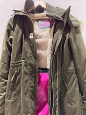 Lot 173  
            BIRMINGHAM SR111 - PARCEL DELIVERY ONLY 

                
SUPER DRY COAT SIZE XL.