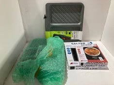 Lot 197  
            BIRMINGHAM SR111 - PARCEL DELIVERY ONLY 
                
5 X KITCHEN ITEMS TO INCLUDE SALTER ELECTRONIC SCALES.