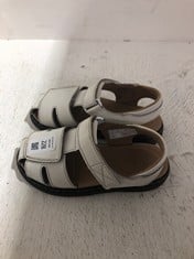 Lot 228  
            BIRMINGHAM SR111 - PARCEL DELIVERY ONLY 
                
DR MARTENS CHILD'S SANDAL …SIZE 12.