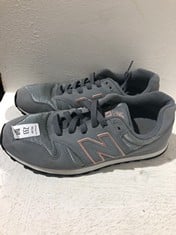 Lot 233  
            BIRMINGHAM SR111 - PARCEL DELIVERY ONLY 
                
NEW BALANCE 373 TRAINER SHOE SIZE 6 CHILDREN.