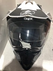 Lot 236  
            BIRMINGHAM SR111 - PARCEL DELIVERY ONLY 
                
O'NEAL 2025 MOTOCROSS HELMET.