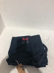 Lot 242  
            BIRMINGHAM SR111 - PARCEL DELIVERY ONLY 

                
RED BULL WATER BOTTLE AND CARRY BAG.