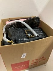 Lot 265  
            BIRMINGHAM SR111 - PARCEL DELIVERY ONLY 
                
12 X HAND BAGS AND COSTUMES JEWELLERY.