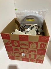 Lot 266  
            BIRMINGHAM SR111 - PARCEL DELIVERY ONLY 
                
6X ASSORTMENT OF LADIES HAND BAGS.