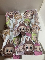 Lot 267  
            BIRMINGHAM SR111 - PARCEL DELIVERY ONLY 
                
5 X THE MONSTERS FIGURE.