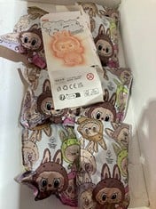 Lot 271  
            BIRMINGHAM SR111 - PARCEL DELIVERY ONLY 
                
7 X THE MONSTERS FIGURE.