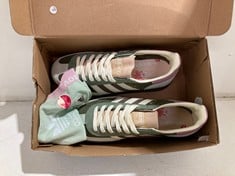 Lot 287  
            BIRMINGHAM SR111 - PARCEL DELIVERY ONLY 
                
ADIDAS SPECIAL TRAINERS UK SIZE 6.5.