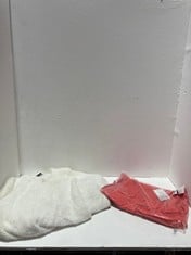 Lot 316  
            BIRMINGHAM SR111 - PARCEL DELIVERY ONLY 
                
10X FEMALE CLOTHING TO INCLUDE PRETTY LITTLE THING WHITE JUMPER.