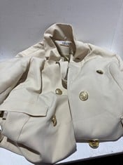 Lot 320  
            BIRMINGHAM SR111 - PARCEL DELIVERY ONLY 
                
20X LADIES CLOTHING ITEMS TO INCLUDE SHORT JESSY & CO ITALIA JACKET.