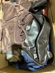 Lot 325  
            BIRMINGHAM SR111 - PARCEL DELIVERY ONLY 
                
14X LADIES CLOTHING.