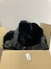 Lot 326  
            BIRMINGHAM SR111 - PARCEL DELIVERY ONLY 
                
3X WOMEN’S COATS.