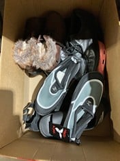 Lot 328  
            BIRMINGHAM SR111 - PARCEL DELIVERY ONLY 
                
8 X SHOES ITEM INCLUDE CROCS SIZE 7.