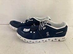 Lot 352  
            BIRMINGHAM SR111 - PARCEL DELIVERY ONLY 
                
ON CLOUD 5 TRAINERS MIDNIGHT WHITE EU45.