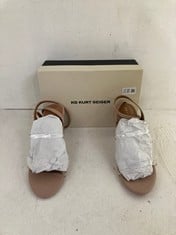 Lot 359  
            BIRMINGHAM SR111 - PARCEL DELIVERY ONLY 
                
KURT GEIGER FLUER CLEAR WOMEN’S HEELS EU 40.