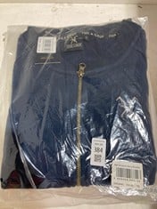 Lot 384  
            BIRMINGHAM SR111 - PARCEL DELIVERY ONLY 

                
3X ITEMS FOX & CROP WOMEN’S NAVY BOMBER JACKET . PLUS 2 LOTS OF KNITWEAR.