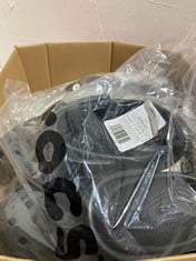 Lot 385  
            BIRMINGHAM SR111 - PARCEL DELIVERY ONLY 

                
5X ITEMS ONE PAIR OF LADIES CROCS SIZE 6 WITH 4 PAIRS OF SLIPPERS.