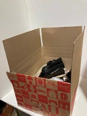 Lot 388  
            BIRMINGHAM SR111 - PARCEL DELIVERY ONLY 

                
ASSORTMENT OF LADIES SHOES.