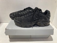 Lot 393  
            BIRMINGHAM SR111 - PARCEL DELIVERY ONLY 
                
NIKE BLACK TN TRAINERS UK 8.5.