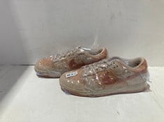 Lot 395  
            BIRMINGHAM SR111 - PARCEL DELIVERY ONLY 
                
NIKE TRAINERS BROWN UK 9.