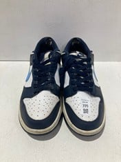Lot 399  
            BIRMINGHAM SR111 - PARCEL DELIVERY ONLY 
                
NIKE TRAINERS NAVY & WHITE UK 8.5.