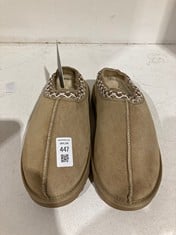 Lot 447  
            BIRMINGHAM SR111 - PARCEL DELIVERY ONLY 

                
PAIR OF JACK WILLS SLIPPERS UK SIZE 4.