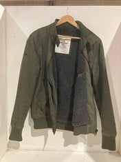 Lot 452  
            BIRMINGHAM SR111 - PARCEL DELIVERY ONLY 

                
SUPER DRY JACKET IN GREEN SIZE LARGE.